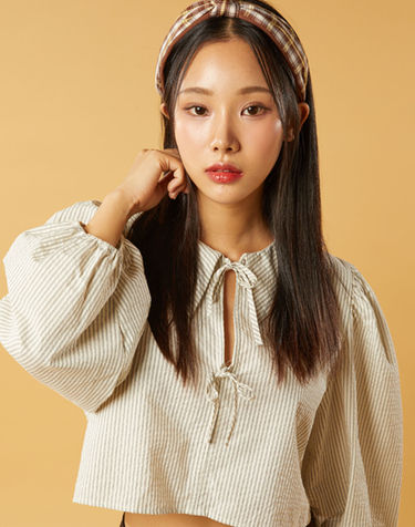 미디 크롭 퍼프 리본끈 스트라이프 긴팔 셔츠 [IVORY]