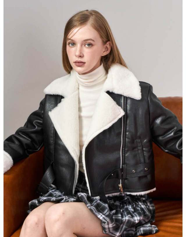 콜릿 [벨트탈부착] 겨울 크랙 플리스 유광벨트 크롭 무스탕 [Black_white] 착용컷