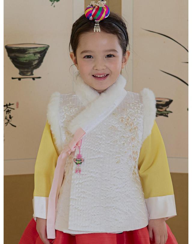 아이보리스튜디오 꽃노리 자수털배자 착용컷