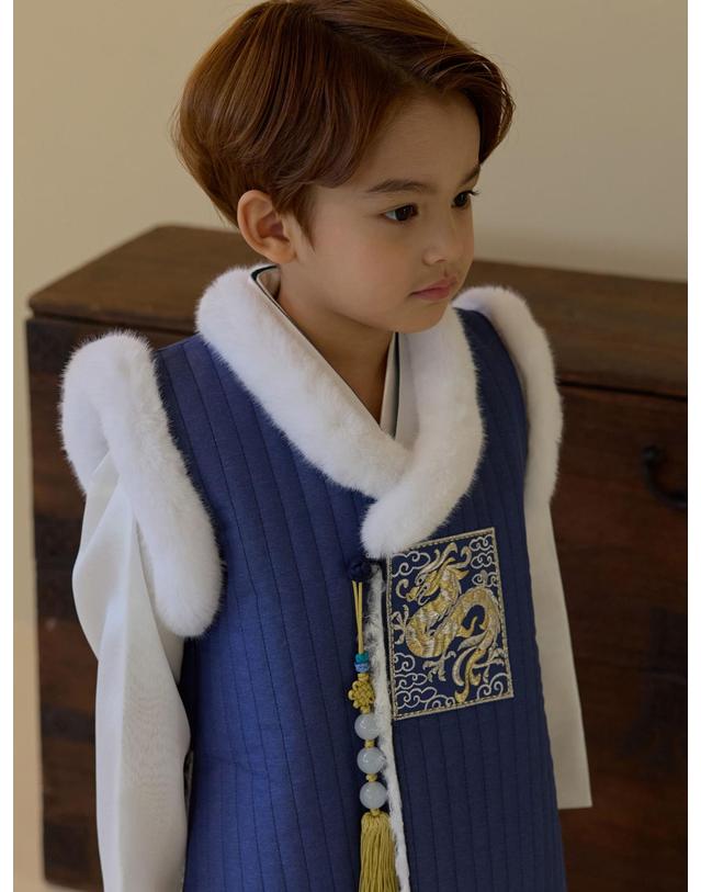 아이보리스튜디오 청단 누빔 털배자 착용컷