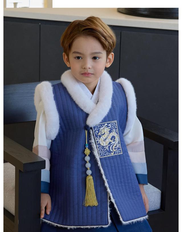 아이보리스튜디오 청단 누빔 털배자 착용컷