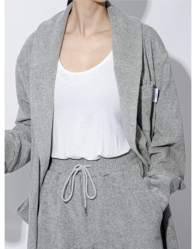 씨피티에스 UNISEX COMFY ROBE_MELANGE GREY 착용컷