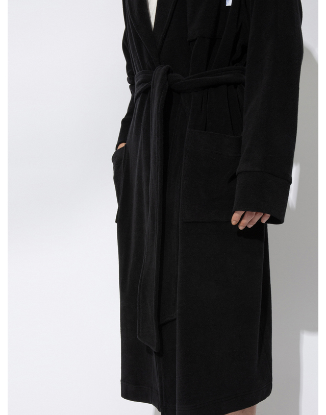 씨피티에스 UNISEX COMFY ROBE_BLACK 착용컷