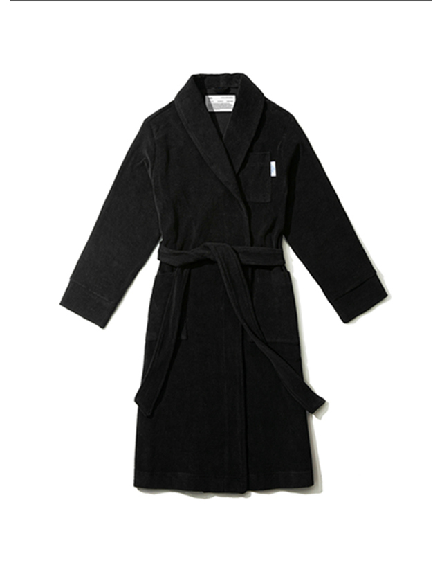 씨피티에스 UNISEX COMFY ROBE SETS_BLACK 착용컷