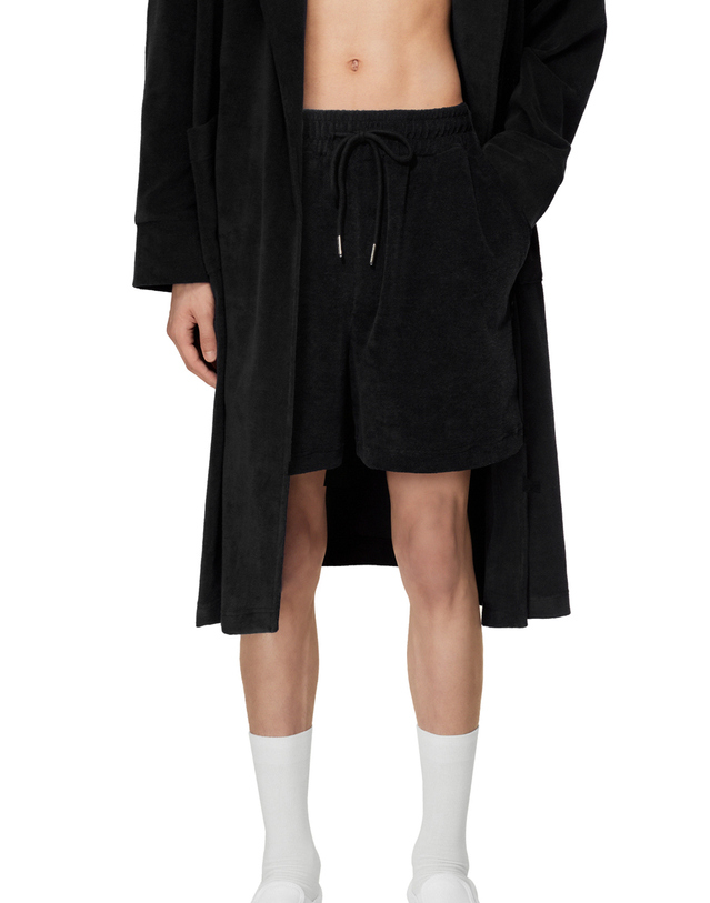 씨피티에스 UNISEX COMFY ROBE SETS_BLACK 착용컷