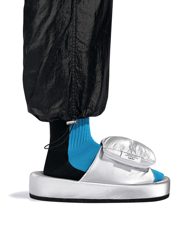 씨피티에스 LIGHT CUSHIONED OFFICE & ROOM SHOES_SILVER 착용컷