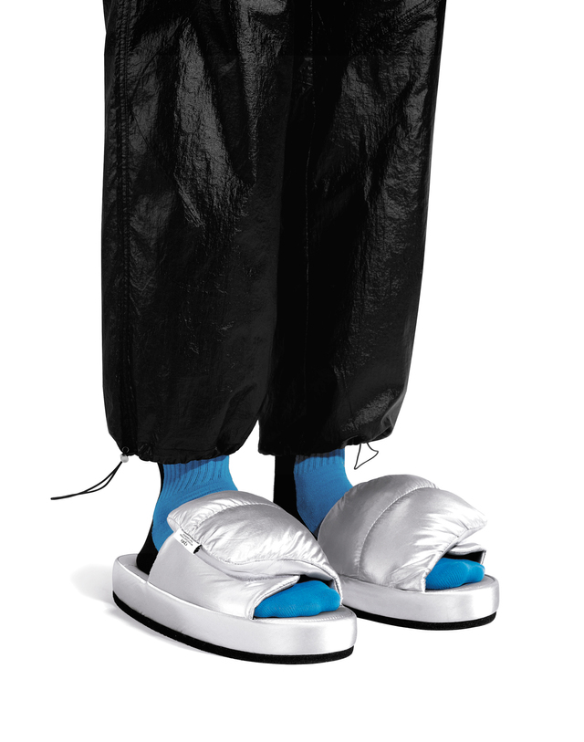씨피티에스 LIGHT CUSHIONED OFFICE & ROOM SHOES_SILVER 착용컷