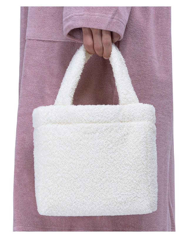 씨피티에스 TOWELING SQUARE MINI BAG_IVORY 착용컷