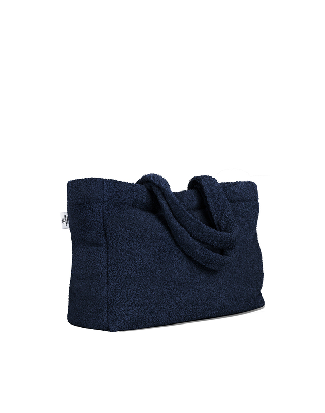 씨피티에스 TOWELING SQUARE BAG_NAVY 착용컷