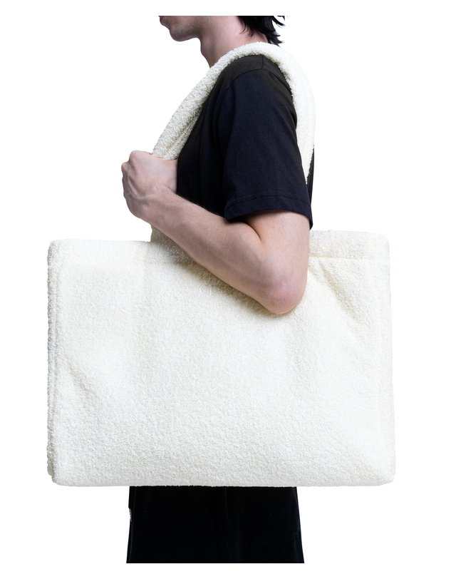 씨피티에스 TOWELING SQUARE BAG_IVORY 착용컷