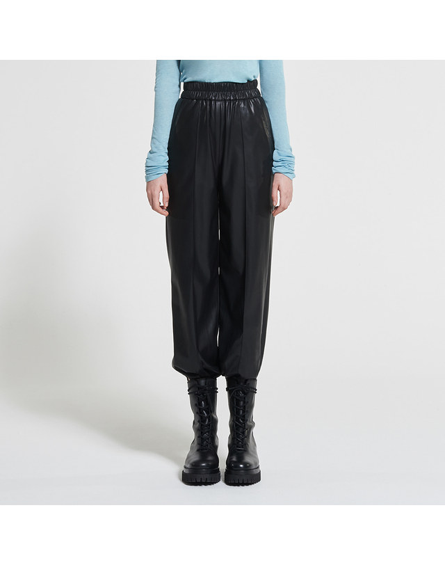 워브먼트 Side-Slit Faux Leather Jogger Pants BLACK 착용컷
