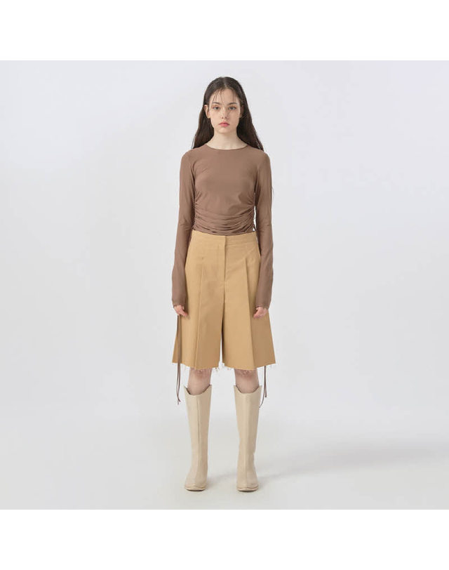 워브먼트 [22FW] Rough Cutting Cotton Bermuda Pants - Beige 착용컷
