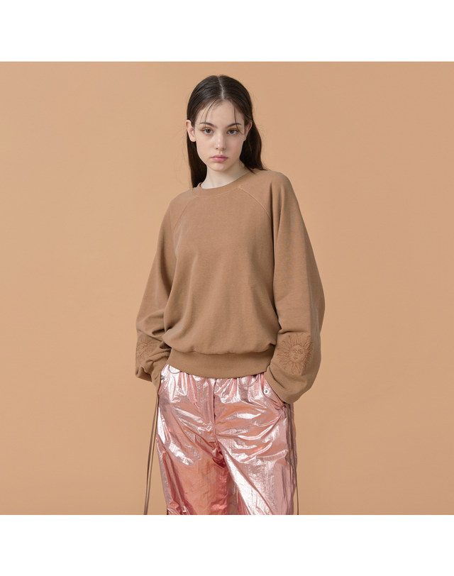 워브먼트 [22FW] Sun Needlework Point Sweatshirt - Brown 착용컷