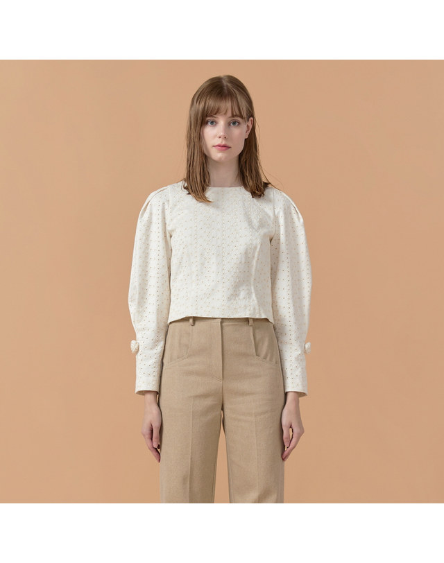 워브먼트 [22FW] Rose Corsage Puff Sleeves Blouse - Ivory 착용컷