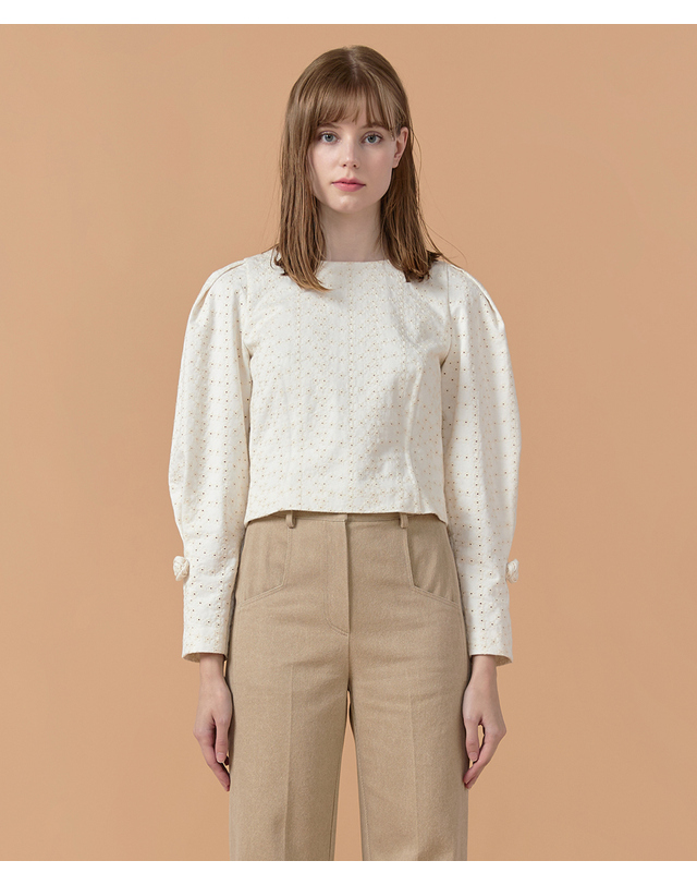 워브먼트 [22FW] Rose Corsage Puff Sleeves Blouse - Ivory 착용컷