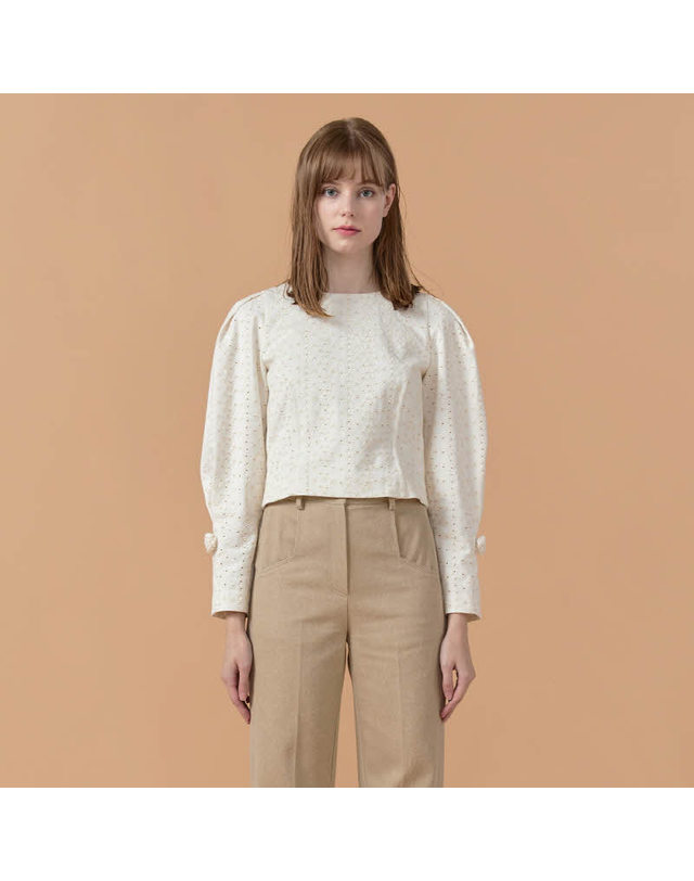 워브먼트 [22FW] Rose Corsage Puff Sleeves Blouse - Ivory 착용컷