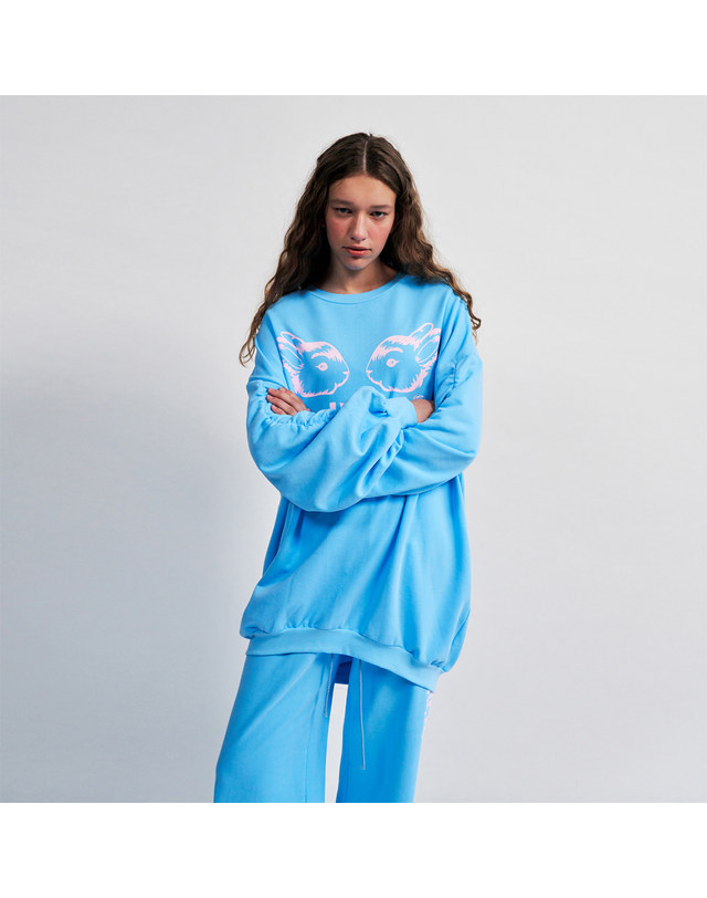 워브먼트 HIDE N SEEK Printing Long Length Sweat Shirt BLUE 착용컷