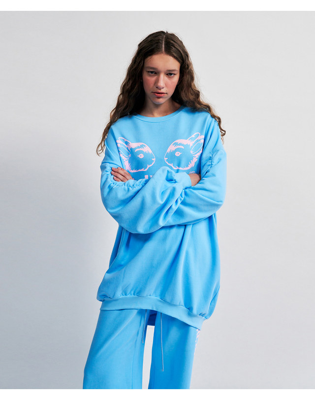 워브먼트 HIDE N SEEK Printing Long Length Sweat Shirt BLUE 착용컷