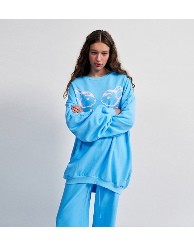 워브먼트 HIDE N SEEK Printing Long Length Sweat Shirt BLUE 착용컷