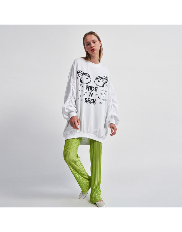 워브먼트 HIDE N SEEK Printing Long Length Sweat Shirt WHITE 착용컷