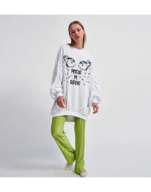워브먼트 HIDE N SEEK Printing Long Length Sweat Shirt WHITE 착용컷