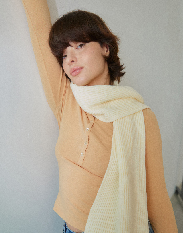 워브먼트 Basic Henly Neck Top Apricot WBDFTP004OR 착용컷