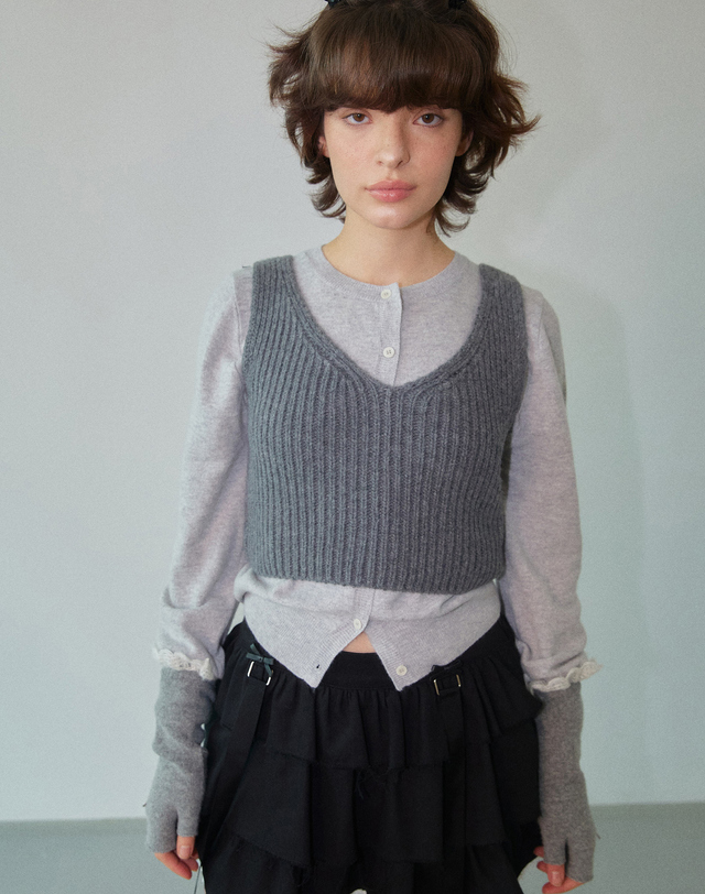 워브먼트 Creamy Crop Knit Vest Dark Gray WBCFNT002DG 착용컷