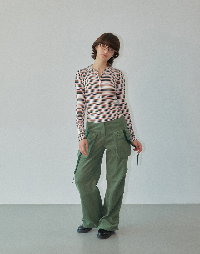 워브먼트 Pocket Detail Cargo Pants Khaki WBDFPA001KK 착용컷