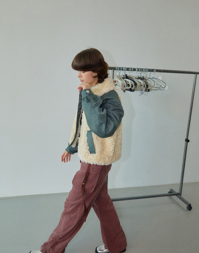 워브먼트 Pocket Detail Cargo Pants Brown WBDFPA001BR 착용컷