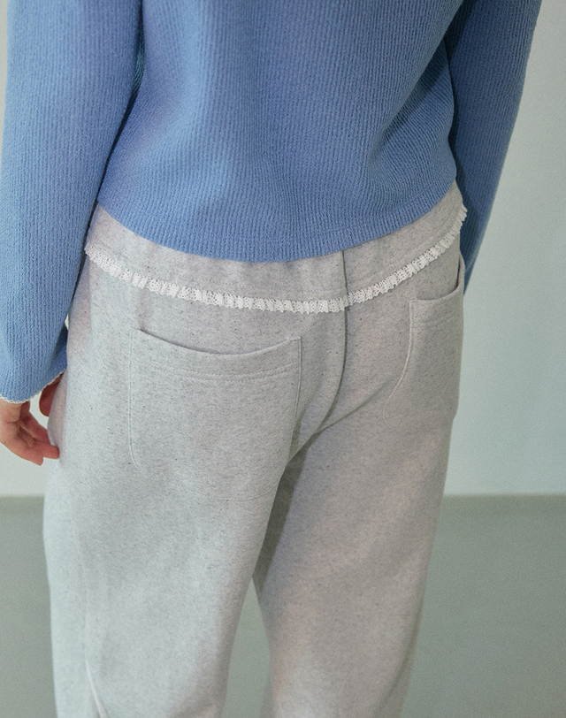 워브먼트 Backside Lace Edge Sweatpants Gray WBDFPA002GR 착용컷