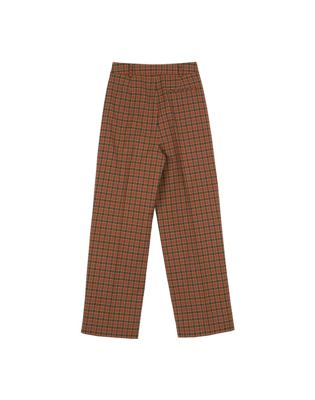 메이크어토스트 CHECK TWO TUCK SLACKS CHECK BROWN 착용컷