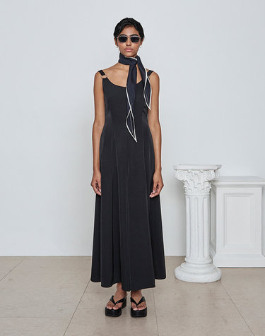 SILKY AND WIDE JUMP SUIT BLACK