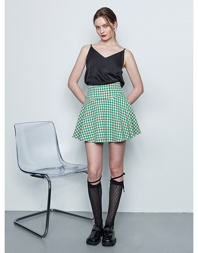 메이크어토스트 AVOCADO TWEED FLARE SKIRT GREEN 착용컷