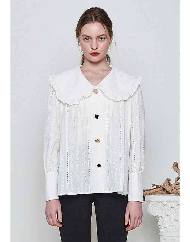 메이크어토스트 BIG COLLAR PUNCHING BLOUSE WHITE 착용컷