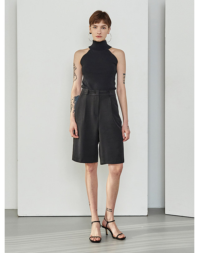 메이크어토스트 HALF SLACKS BLACK 착용컷