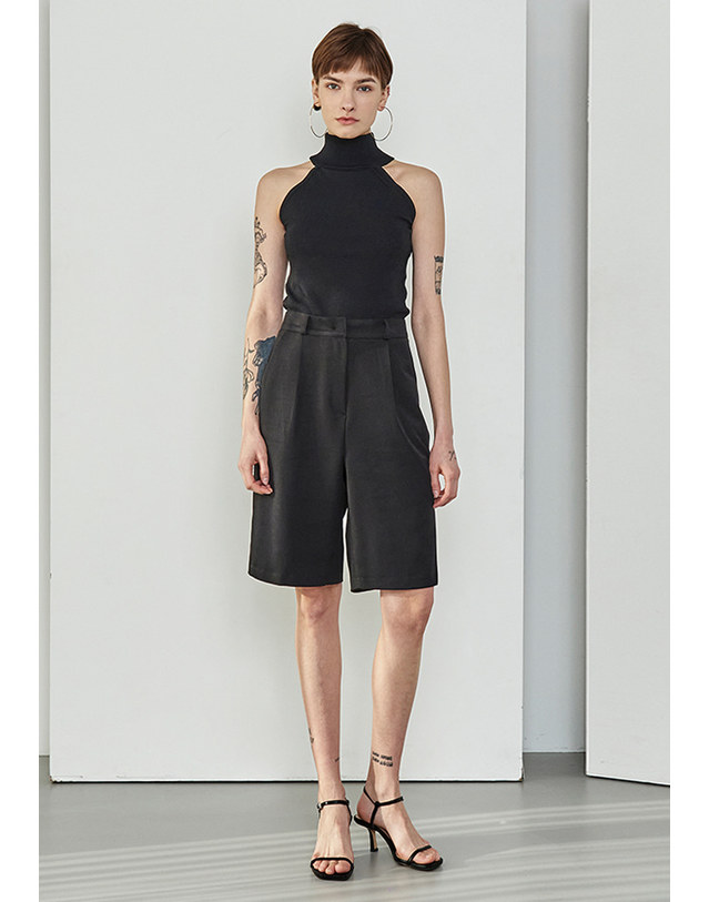 메이크어토스트 HALF SLACKS BLACK 착용컷