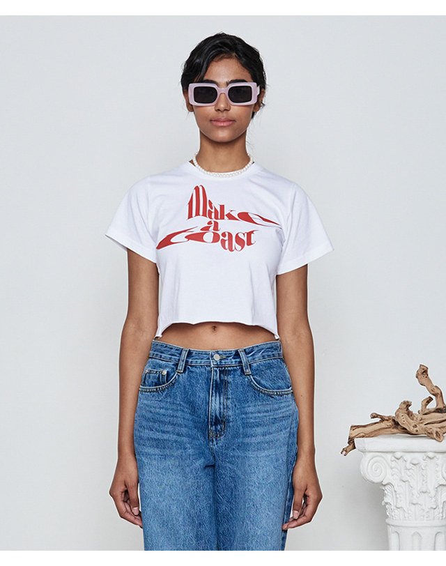 메이크어토스트 CROP LOGO T-SHIRTS RED 착용컷