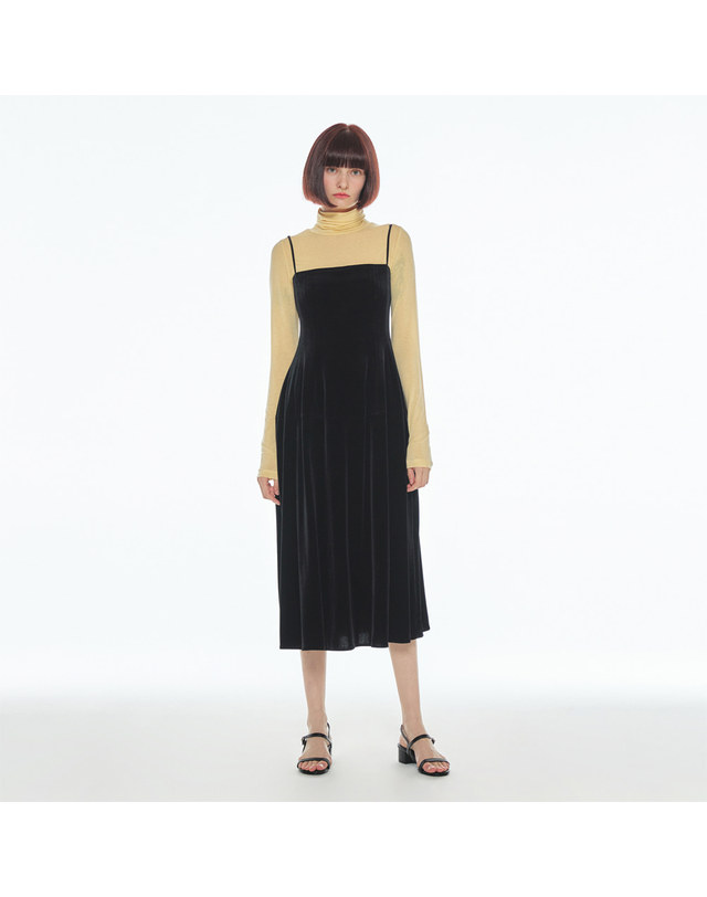 메이크어토스트 VELVET SLIP DRESS - Black 착용컷