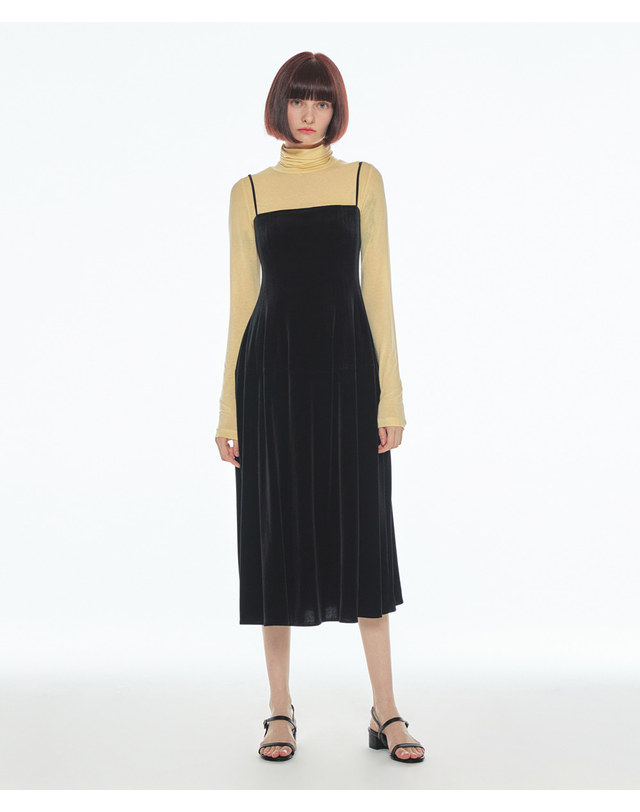 메이크어토스트 VELVET SLIP DRESS - Black 착용컷