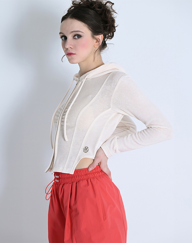 메이크어토스트 HOODED TWO-WAY ZIP-UP SWEATSHIRT IVORY MBDSTO006IV 착용컷
