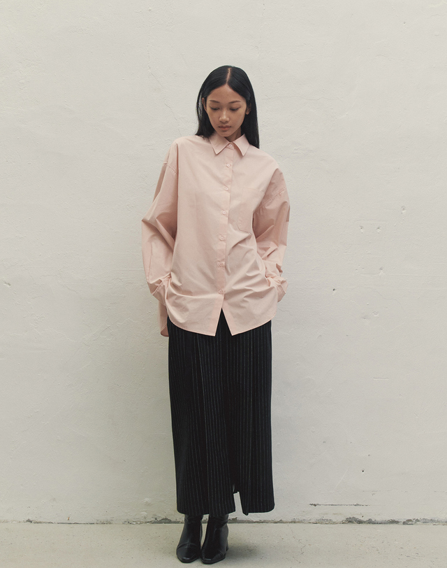 메이크어토스트 BASIC OVERSIZED-FIT LOGO SHIRT PINK MBDFTO008PK 착용컷