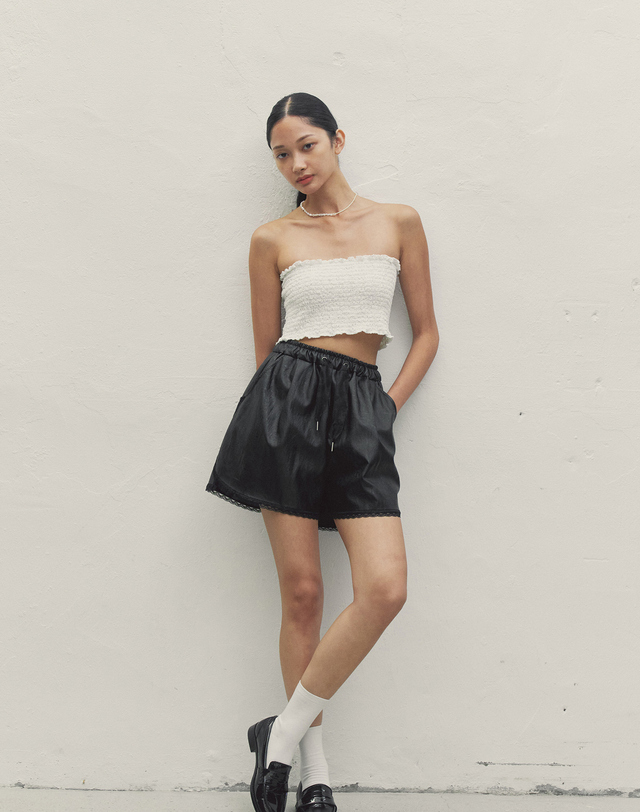 메이크어토스트 LACE BANDING LEATHER SHORTS BLACK MBDFPA002BK 착용컷