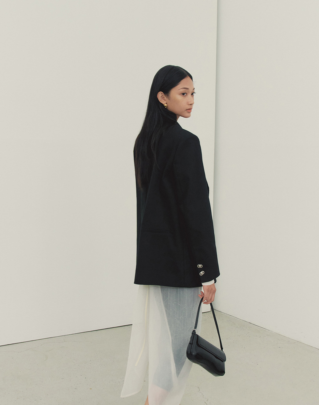 메이크어토스트 CLASSIC OVERFIT SILVER BUTTON JACKET BLACK MBDFJK002BK 착용컷