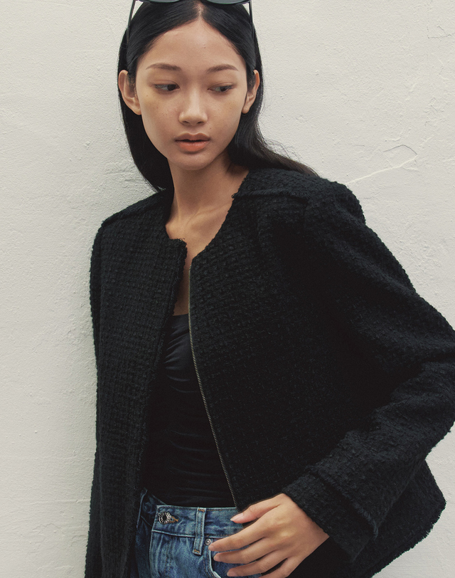메이크어토스트 FRINGE DETAIL TWEED JACKET BLACK MBDFJK003BK 착용컷