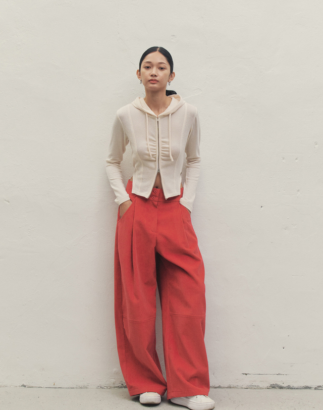 메이크어토스트 POCKET BALLOON PANTS RED MBDFPA005RD 착용컷