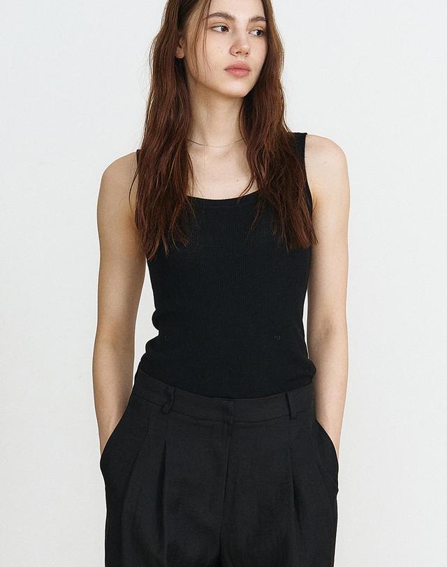 메이크어토스트 SLEEVELESS WOOL KNIT TOP (BLACK) MBFSNT005BK 착용컷