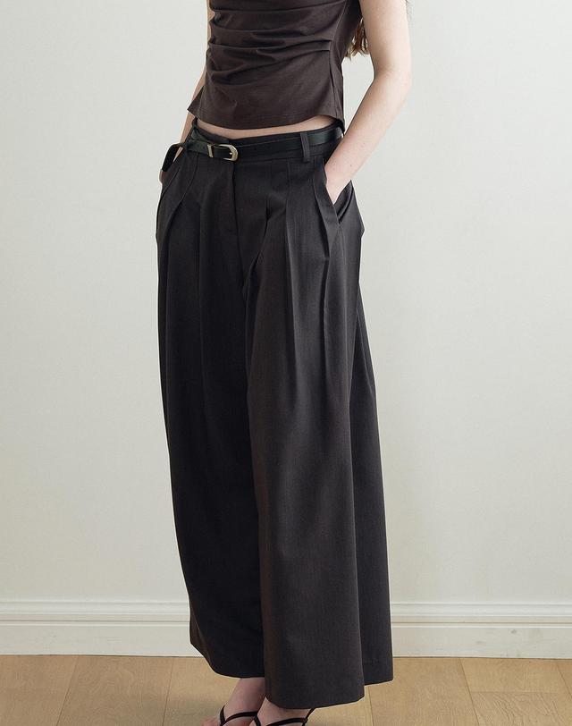 메이크어토스트 MID RISE TUCK DETAIL WIDE PANTS (DARK GRAY) MBFSPA011DG 착용컷