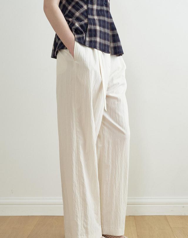메이크어토스트 BELTED STRAIGHT FIT TWO-TUCK SLACKS (BEIGE) MBFSPA005BE 착용컷