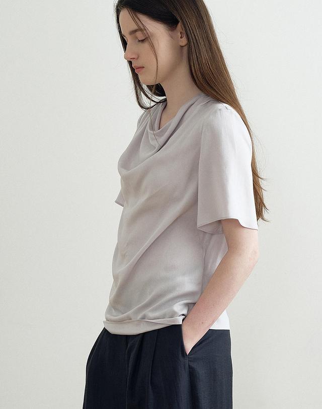 메이크어토스트 DRAPED COWL NECK BLOUSE (LILAC) MBFSTO007LC 착용컷