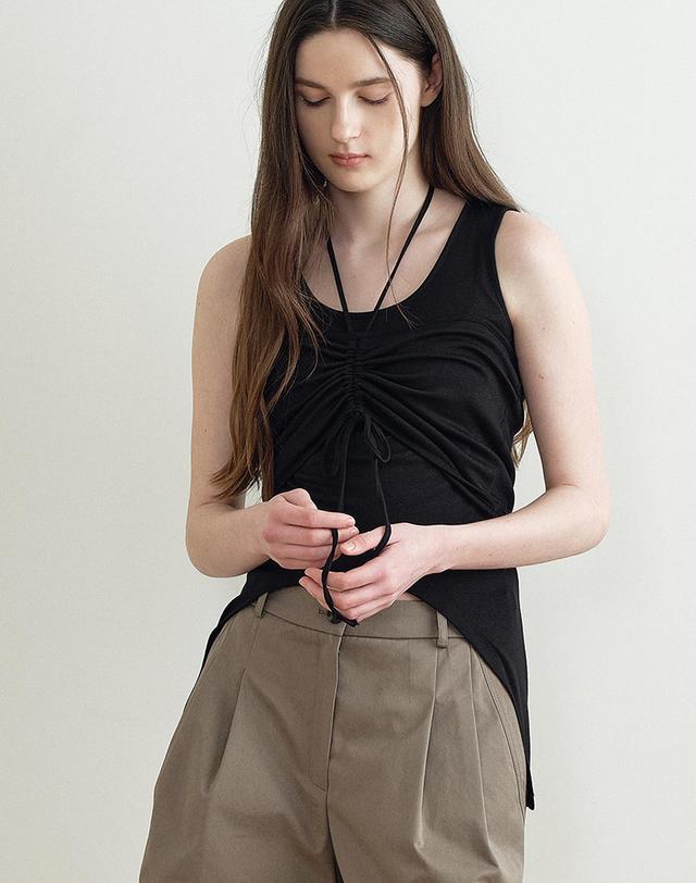 메이크어토스트 SLEEVELESS TOP & STRAP SHIRRING HALTER TOP (BLACK) MBFSTO012BK 착용컷